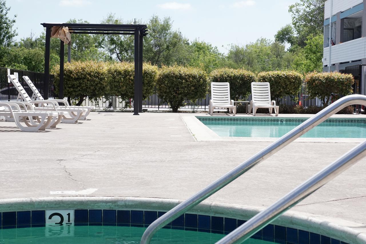 Riverleaf Inn Mission Valley Сан-Диего Экстерьер фото